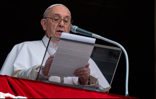El Papa Francisco durante el rezo del u00c1ngelus. Foto: Vatican Media 