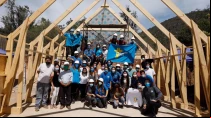 Construcciu00f3n de la capilla en comunidad de Los Tricahues. Gentileza: Capilla Pau00eds.