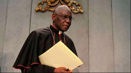 Cardenal Sarah responde con pruebas a quienes lo atacan por libro sobre celibato