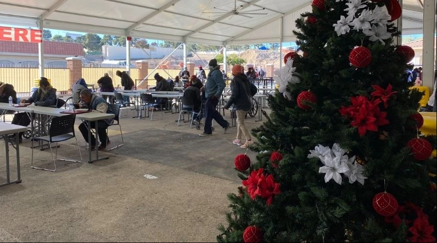 Comida navideu00f1a adelantada por Catholic Charities en Las Vegas, Estados Unidos. Cru00e9dito: Catholic Charities of Southern Nevada.?w=200&h=150