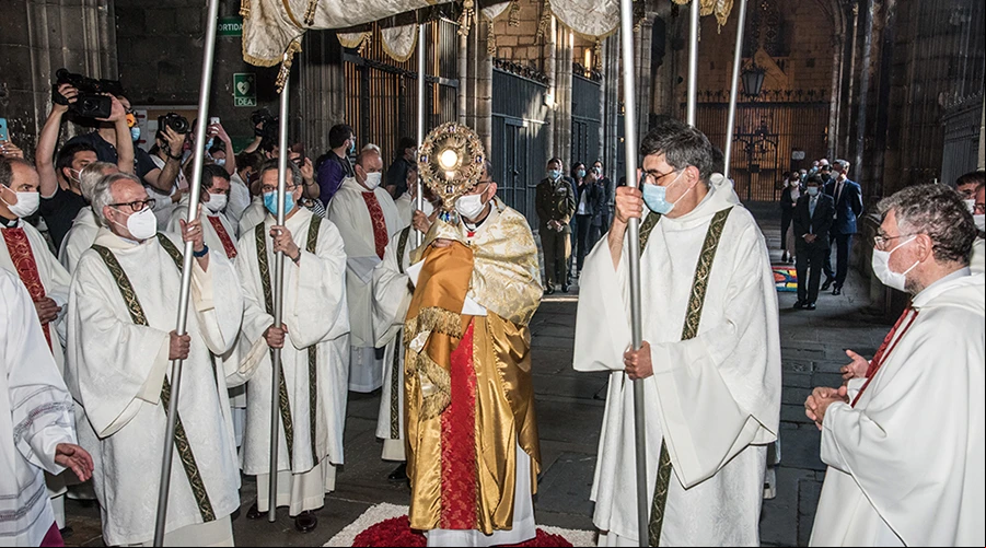 Cardenal Juan Josu00e9 Omella, Arzobispo de Barcelona (Espau00f1a) durante la procesiu00f3n del Corpus Christi. Cru00e9dito: Arzobispado Barcelona / Ramon Ripoll ?w=200&h=150