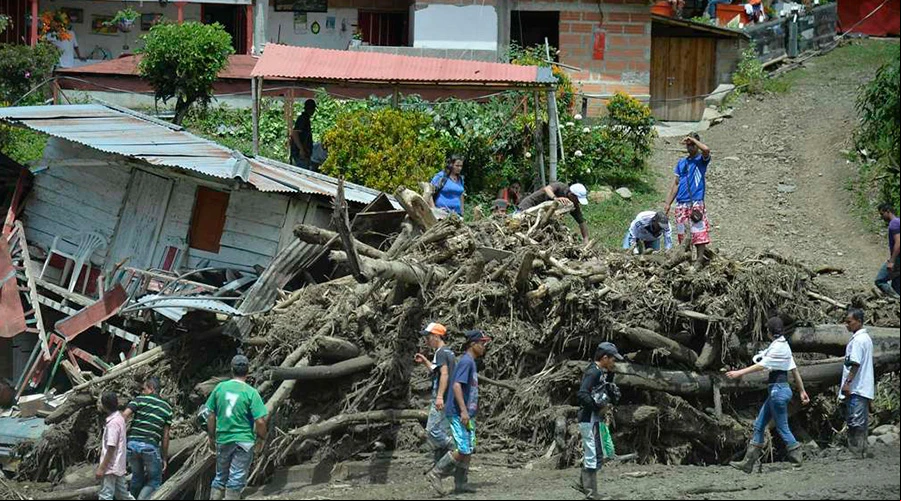 Desborde en quebrada La Liboriana / Foto: Twitter de La FM?w=200&h=150