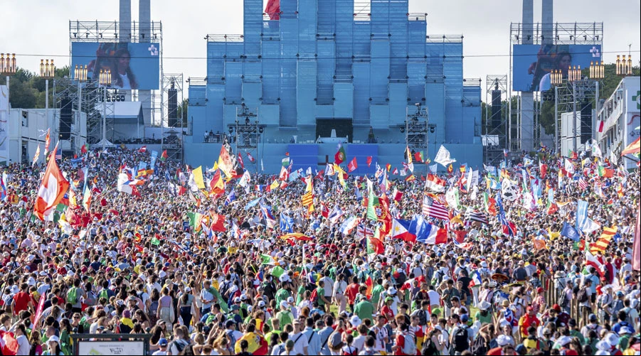 La multitud de peregrinos en el Parque Eduardo VII donde se celebra la Misa inaugural de la JMJ Lisboa 2023. Cru00e9dito: Sebastiao Roxo / Flickr JMJ Lisboa 2023?w=200&h=150