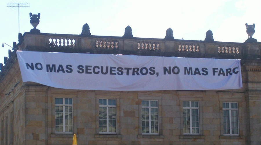 Manifestaciu00f3n contra las FARC, en febrero de 2008. Foto: Juliu00e1n Ortega Martu00ednez / equinoXio (CC BY 2.0)?w=200&h=150