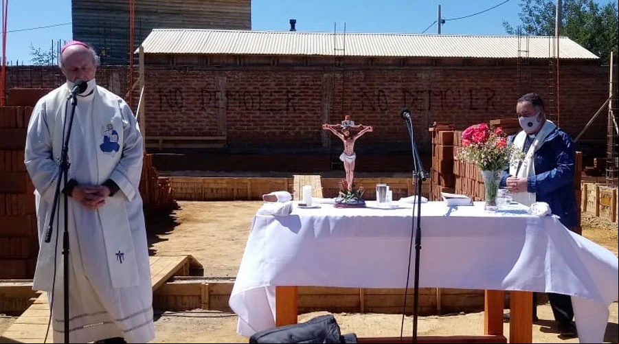 Bendiciu00f3n cimientos construcciu00f3n capilla San Josu00e9 de Nazaret, Santa Olga, Chile. Cru00e9dito: Ayuda a la Iglesia que Sufre Chile.?w=200&h=150