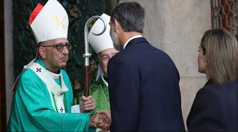 Cardenal Omella saluda al rey Felipe VI de Espau00f1a. Cru00e9dito: CEE?w=200&h=150