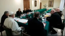 El Papa Francisco con el Consejo de Cardenales en 2019. Crédito: Vatican Media