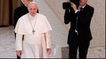 El Papa a su llegada al Aula Pablo VI. Foto: Daniel Ibu00e1u00f1ez / ACI Prensa