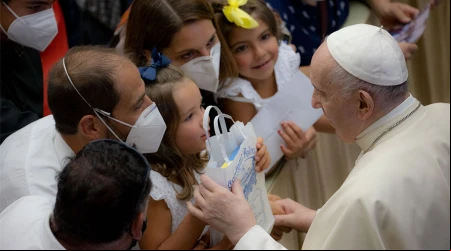 Papa Francisco: u201cLa familia estu00e1 viva cuando estu00e1 unida en la oraciu00f3nu201d