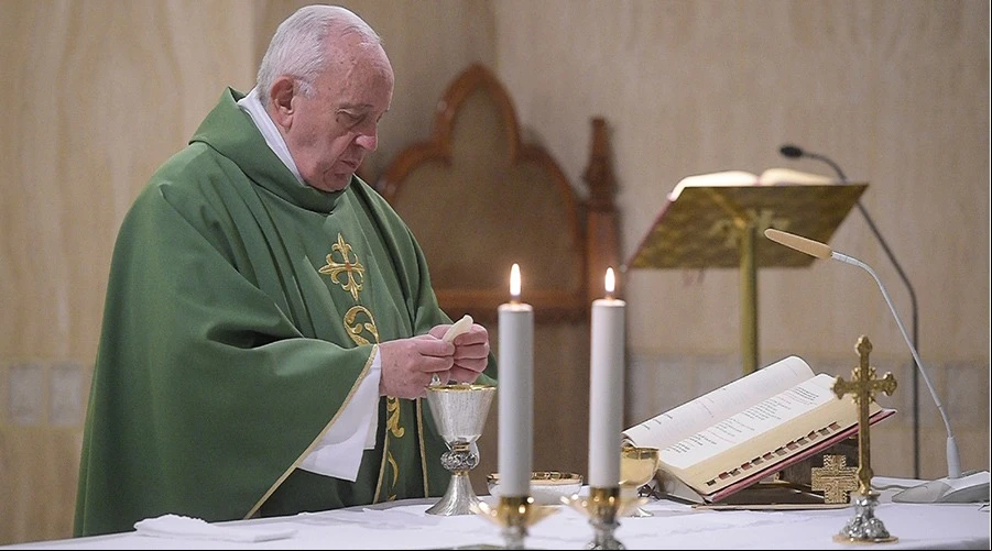 El Papa Francisco celebra Misa en Casa Santa Marta. Foto: Vatican Media?w=200&h=150