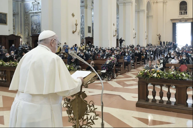 Papa en Asís: Pidamos al Señor que nos ayude a encontrar siempre la serenidad y la alegría