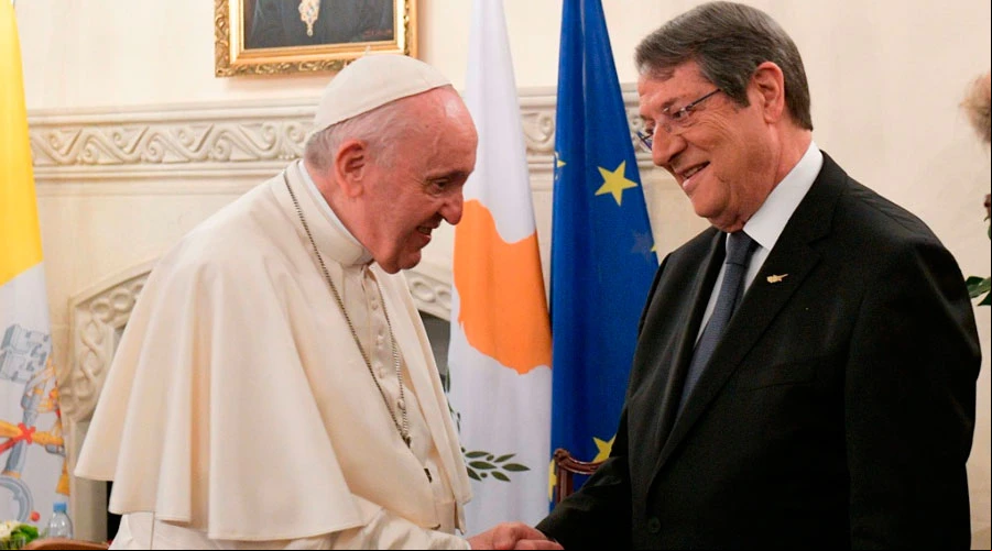 El Papa Francisco y el presidente de Chipre en el palacio presidencial de Nicosia. Cru00e9dito: Vatican Media / Grupo ACI?w=200&h=150