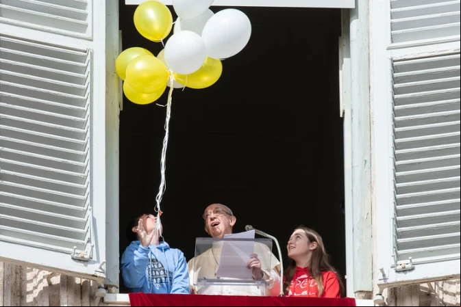 Miles de jóvenes de Acción Católica piden junto al Papa paz en el mundo