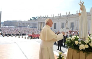 El Papa Francisco frente a la Virgen de Fu00e1tima / Foto: L'Osservatore Romano 