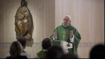 Papa Francisco en capilla de la Casa Santa Marta. Foto: L'Osservatore Romano.