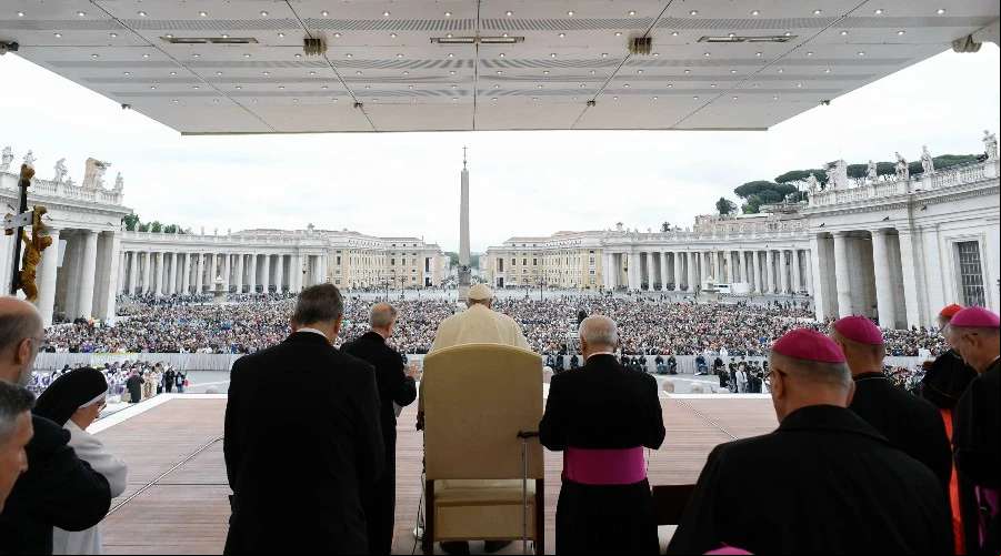 Imagen referencial del Papa Francisco en la Plaza de San Pedro. Cru00e9dito: Vatican Media?w=200&h=150