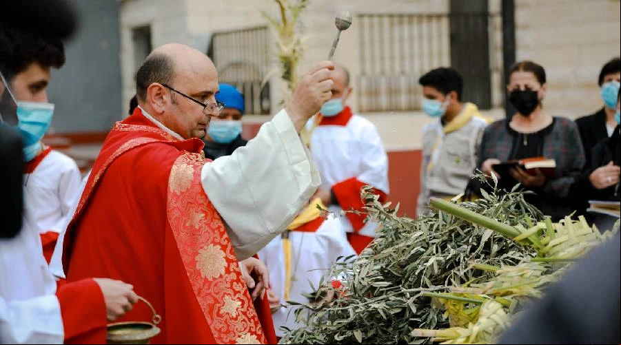 P. Gabriel Romanelli en el Domingo de Ramos. Cru00e9dito: Cortesu00eda del P. Gabriel?w=200&h=150