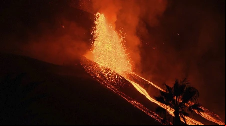 A pesar de erupciu00f3n del volcu00e1n llovieron pu00e9talos sobre cementerio en Du00eda de difuntos 