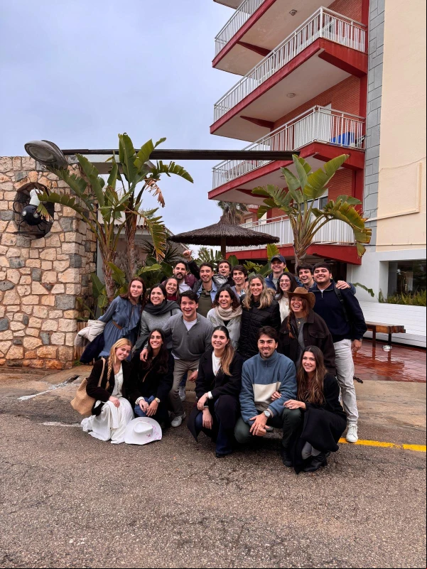 Amigos de Quique Mira y María Lorenzo organizaron su despedida de solteros "con propósito". Crédito: Cedida por María Lorenzo.