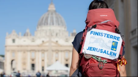 Imagen referencial de la peregrina española Carlota Valenzuela a su paso por Roma camino a Jerusalén