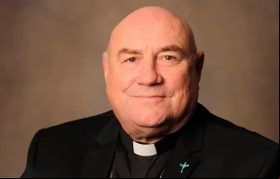 Mons. Christopher Saunders Crédito: Australian Catholic Bishops' Conference Media Blog