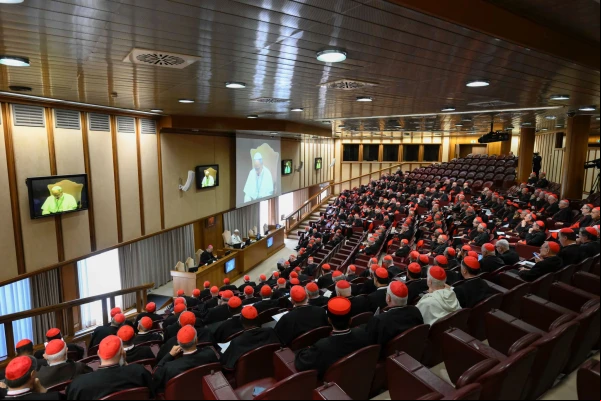 Encuentro del Papa con cardenales en el Aula nueva del Sínodo este sábado. Crédito: Vatican Media