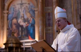 El Cardenal Gianfranco Ghirlanda, SJ, toma posesión de su iglesia titular en Roma, la Iglesia del Gesù, el 8 de diciembre de 2022. Crédito: Daniel Ibañez / CNA
