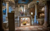 Interior de la Gruta de la Leche en Belén. Al fondo, la representación más conocida de Nuestra Señora de la Leche.