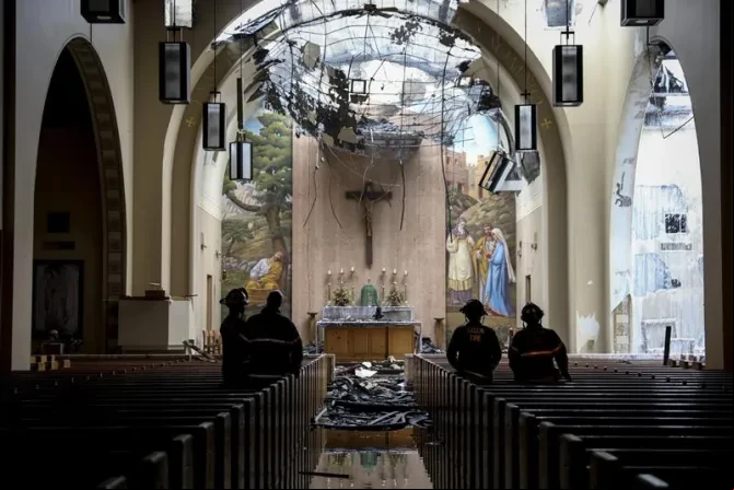 El incendio que devastó la iglesia St. Joseph se concentró principalmente en el tejado.?w=200&h=150
