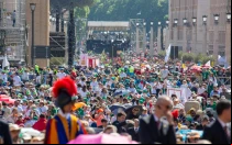 Adolescentes en vía della Conciliazione este 27 de abril