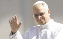 El Papa León XIV en la Plaza de San Pedro en el Vaticano.
