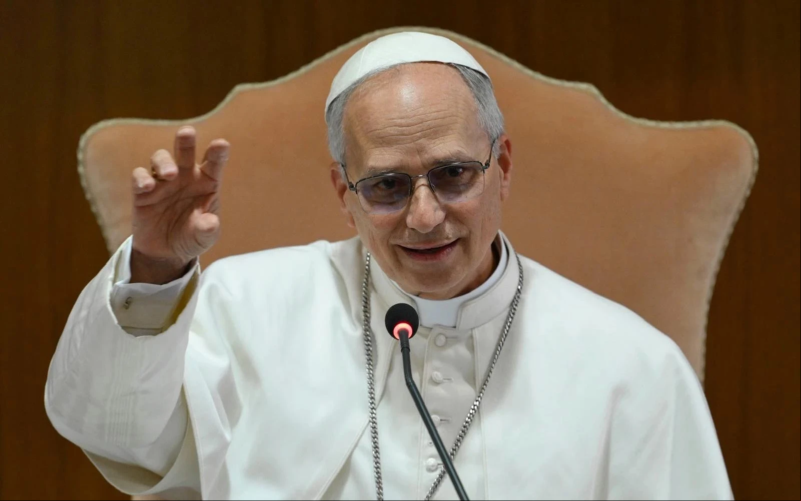 El Papa León XIV se dirige al Colegio Cardenalicio en Roma el sábado 10 de mayo de 2025.?w=200&h=150