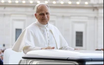 El Papa León XIV en la Vigilia de Pentecostés, el 7 de junio, en la Plaza de San Pedro del Vaticano.