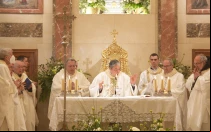 Mons. Bernardito Auza (al centro) preside la celebración de la Misa de Acción de Gracias por la beatificación de Sor Juana de la Cruz, este 2 de marzo.