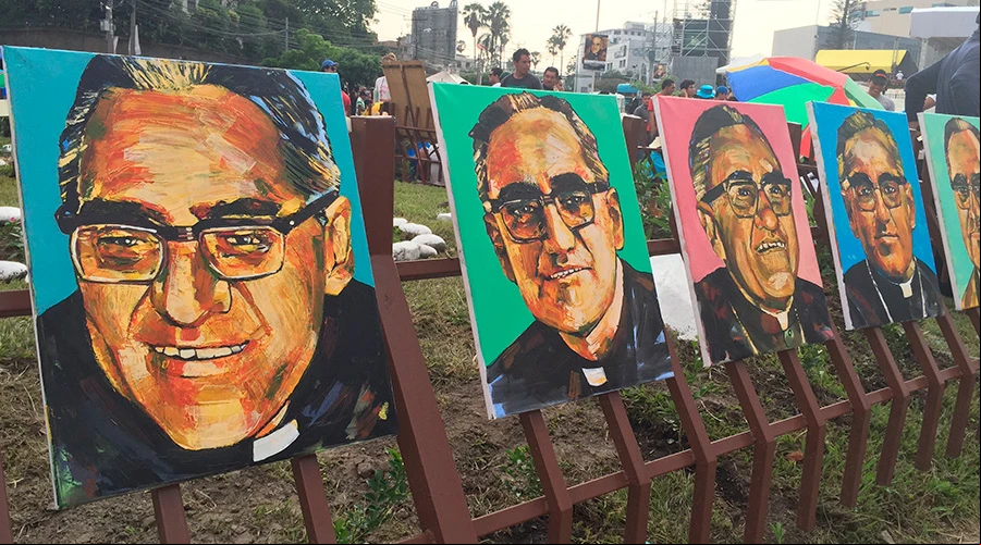 Algunos cuadros con el rostro Mons. Romero en San Salvador en el du00eda de la beatificaciu00f3n. Foto David Ramos / ACI Prensa?w=200&h=150