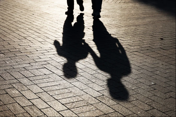 Niños sombras Shutterstock
