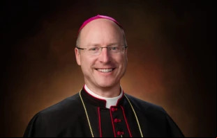 El 8 de abril, el Vaticano anunció la elección del Papa Francisco del Obispo Shawn McKnight  como próximo arzobispo de Kansas City, Kansas. Crédito: Foto cortesía de la Arquidiócesis de Kansas City, Kansas.