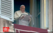El Papa Francisco durante el rezo del Ángelus en Corpus Christi