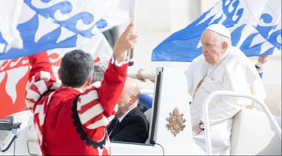 El Papa Francisco llega a la Audiencia General de este miu00e9rcoles. Cru00e9dito: Daniel Ibu00e1u00f1ez/ACI Prensa?w=200&h=150