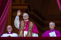 El Cardenal Robert Prevost es elegido Papa y adopta el nombre de León XIV.