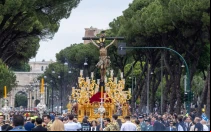 El Cristo del Cachorro de Sevilla (España) procesiona por Roma este 17 de mayo, en el marco del Jubileo de las Cofradías.