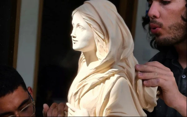Réplica de la imagen de la Virgen que está en la Basílica de la Anunciación en Nazaret, realizada por el artista colombiano Santiago Ocampo. Crédito: Custodia Tierra Santa.
