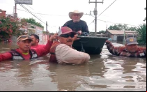 Rescate de un anciano en Reynosa.