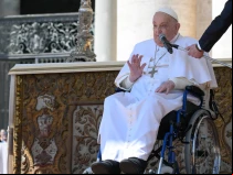 El Papa Francisco sacó fuerzas para decir unas breves palabras a los fieles el domingo