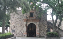 Exterior de la parroquia San Pedro Mártir en Tlalpan, al sur de la Ciudad de México.