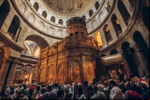 Peregrinos en la Iglesia del Santo Sepulcro en Jerusalén, Israel, noviembre de 2017.