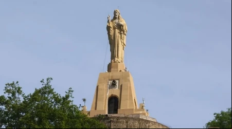 Monumento al Sagrado Corazón en el monte Urgull de San Sebastián (España).