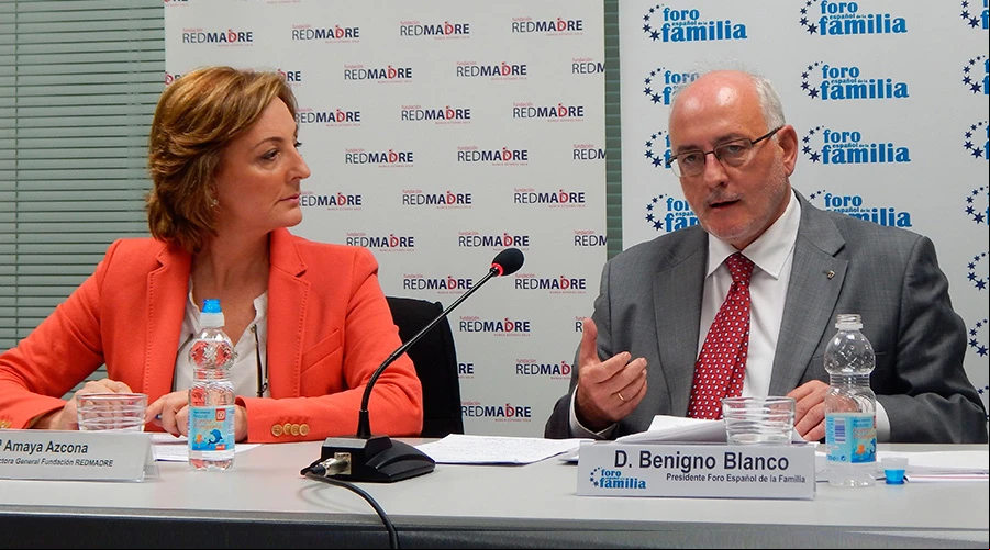 Amaya Azcona, directora general de Fundaciu00f3n REDMADRE y Benigno Blanco, presidente del Foro Espau00f1ol de la Familia. Foto: ACI Prensa. ?w=200&h=150